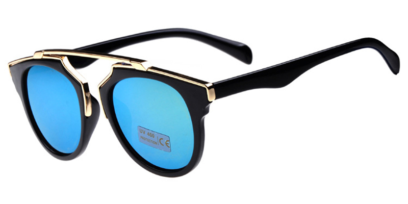  Wayfarer style sunglasses with Gloden flush lenses 