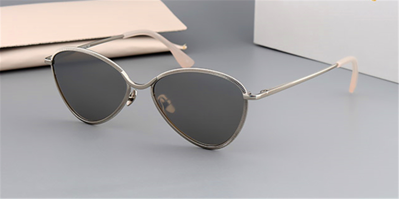 Gigi hadid cat eye glasses deals