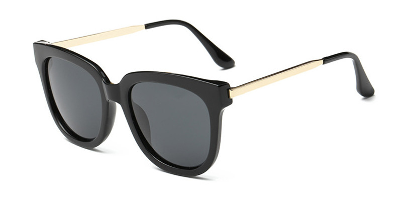 Oversized polarized wayfarer sunglasses, gray lens