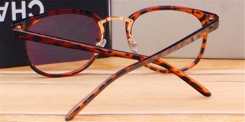 Tortoise Wayfarer Round glasses for Oval Face
